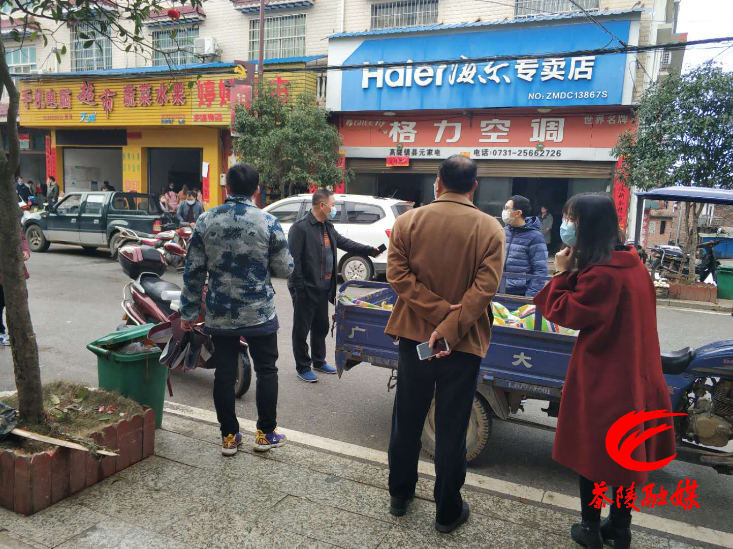 连日来，为切实做好新冠肺炎疫情防控工作，高陇镇党委、政府狠抓关键环节，周密部署，做好预案，开展地毯式摸排和全覆盖宣传等工作，众志成城，团结一心，坚决打赢疫情防控阻击战。