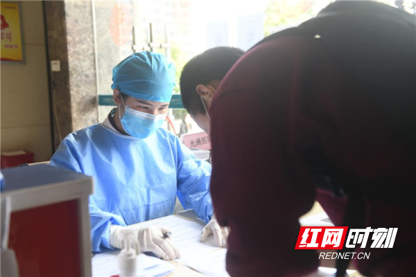 湖南光琇医院现已全面恢复手术和住院，采取了严格防控措施，并为居民群众提供细致暖心的服务。