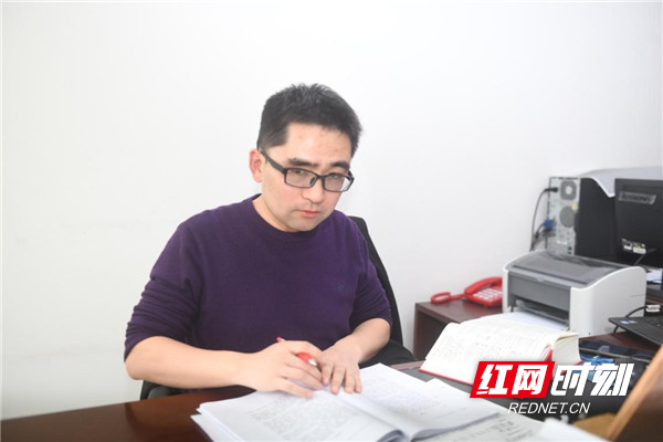 重点项目部编辑对书稿咬文嚼字，精益求精。
