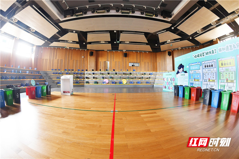 上周六（8月8日）下午，“2020长沙垃圾分类科普研学营”首场活动在长沙市雨花区万科魅力之城欢乐开营。