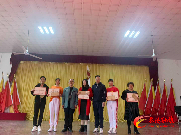 10月16日上午，2020年中国红色旅游博览会马江镇广场舞大赛举行，来自全镇各村居的7支舞蹈队、100余人参加比赛。