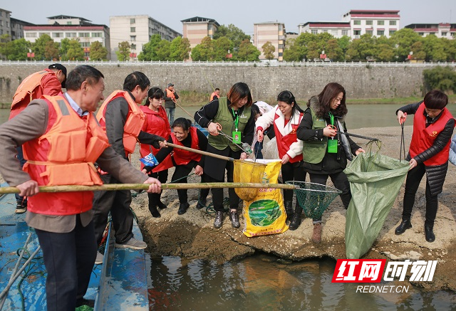 3月22日，零陵区河长办牵手区水利局、零陵潇水国家湿地公园管理局、区民间河长行动中心、区联合志愿者协会等单位，组成的志愿服务队70余人，在潇水河零陵城区段开展以“珍惜水、爱护水”为主题的护水净滩活动。通过巡河、清理河道垃圾、发放宣传资料等活动，迎接第29届“世界水日”和34届“中国水周”。