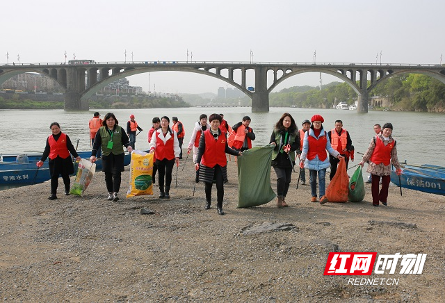 3月22日，零陵区河长办牵手区水利局、零陵潇水国家湿地公园管理局、区民间河长行动中心、区联合志愿者协会等单位，组成的志愿服务队70余人，在潇水河零陵城区段开展以“珍惜水、爱护水”为主题的护水净滩活动。通过巡河、清理河道垃圾、发放宣传资料等活动，迎接第29届“世界水日”和34届“中国水周”。