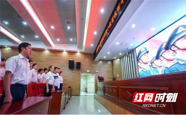 7月1日上午，永州市中心医院组织收看了中国共产党成立100周年庆祝大会盛况。