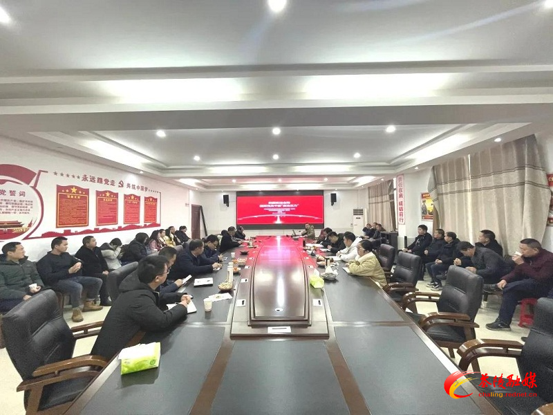 2月7日，茶陵县枣市镇开展全体机关干部“微宣讲”学习活动，加强思想政治建设，督促干部迅速从节日气氛中“收心归位”，以饱满的热情、实干的作风，全力以赴投入到新一年的工作中。