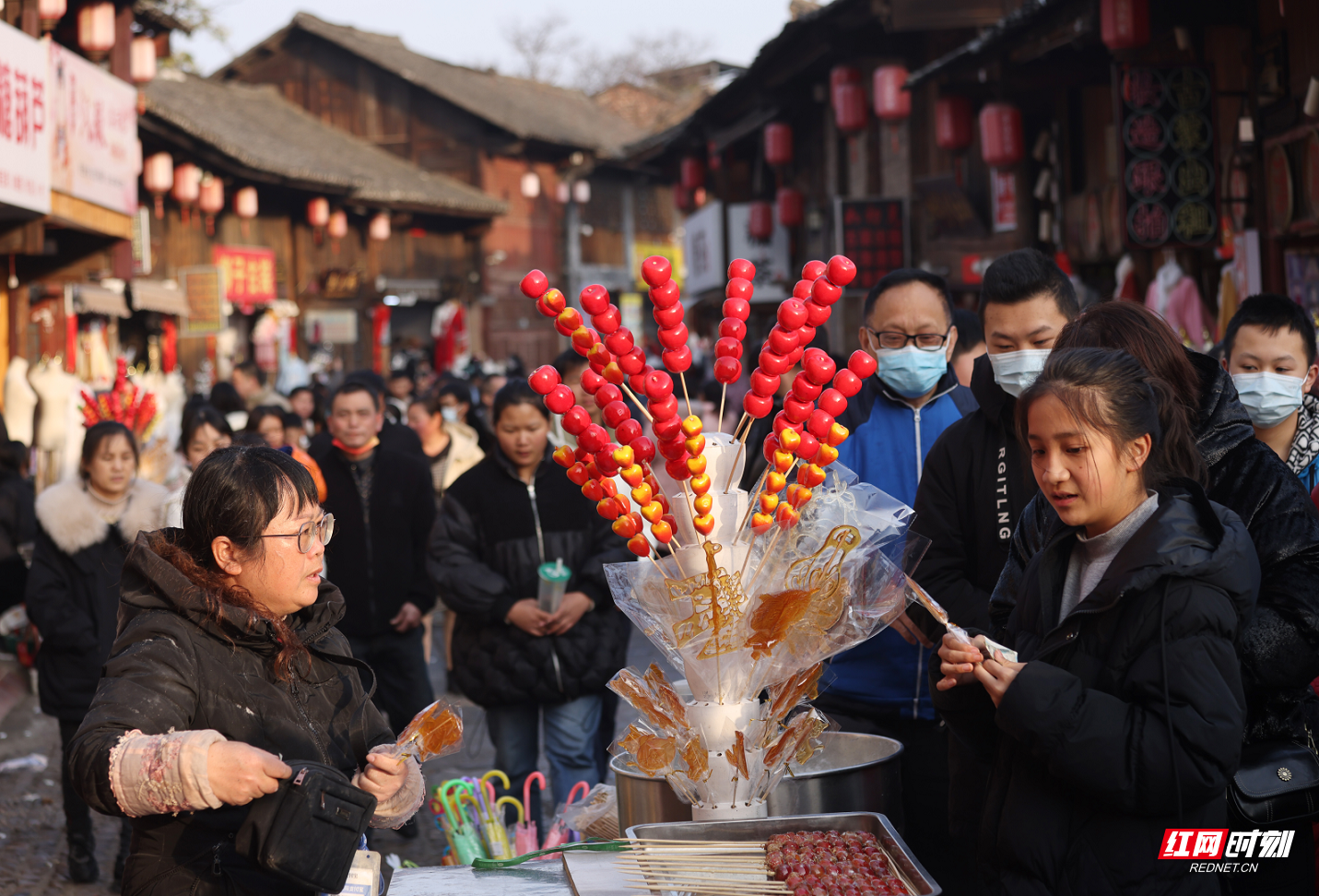 春节的零陵古城，热闹非凡，人气旺旺，喜气洋洋，人间烟火气，最抚凡人心。