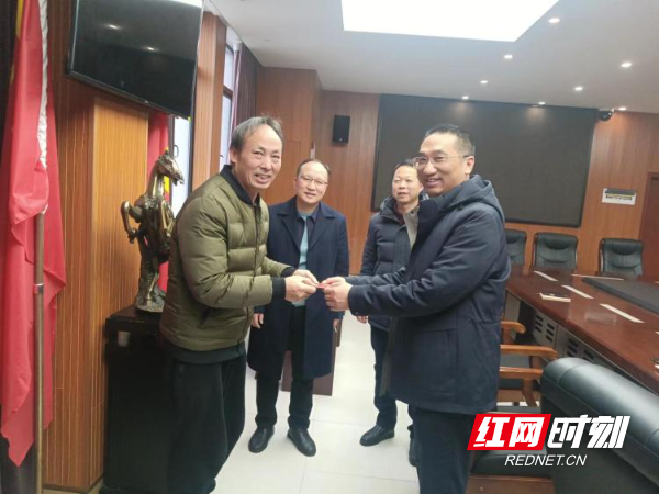 简篇-邵阳市第一中学开展元旦春节慰问走访活动 简篇-邵阳市第一中学开展元旦春节慰问走访活动