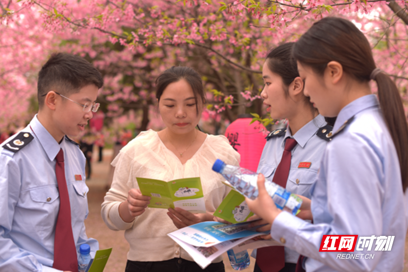 桂阳县税务局在宝山国家矿山公园开展税收宣传活动 - 副本.jpg