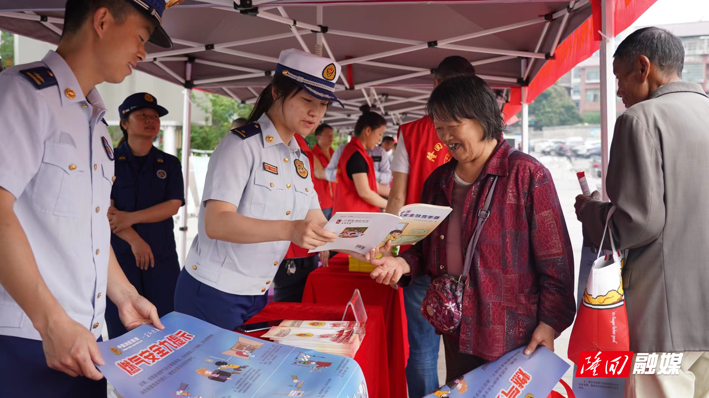 隆回消防开展“防灾减灾日”宣传活动(图1)