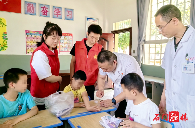 石门县人民医院:开展关心下一代志愿服务1.jpg 石门县人民医院:开展关心下一代志愿服务1.jpg