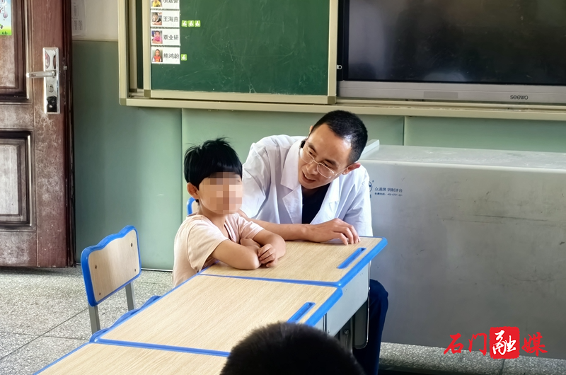 石门县人民医院:开展关心下一代志愿服务2.jpg 石门县人民医院:开展关心下一代志愿服务2.jpg