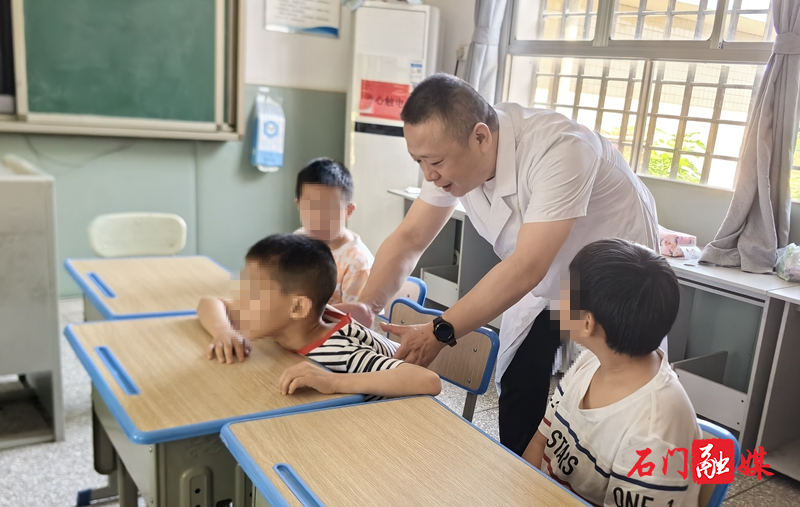 石门县人民医院:开展关心下一代志愿服务3.jpg 石门县人民医院:开展关心下一代志愿服务3.jpg