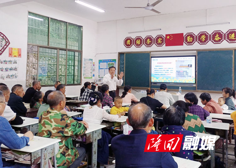 隆回县关工委：“三教同台”宣讲进校园(图1)