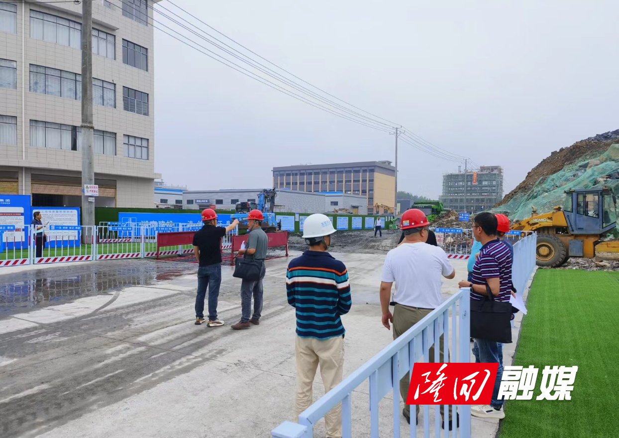 隆回县住建局督促扬尘治理整改工作(图1)