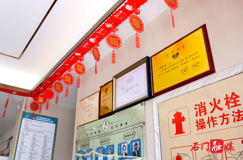 李先兵:自强勤学 双手“按”开创业大门4.png 李先兵:自强勤学 双手“按”开创业大门4.png