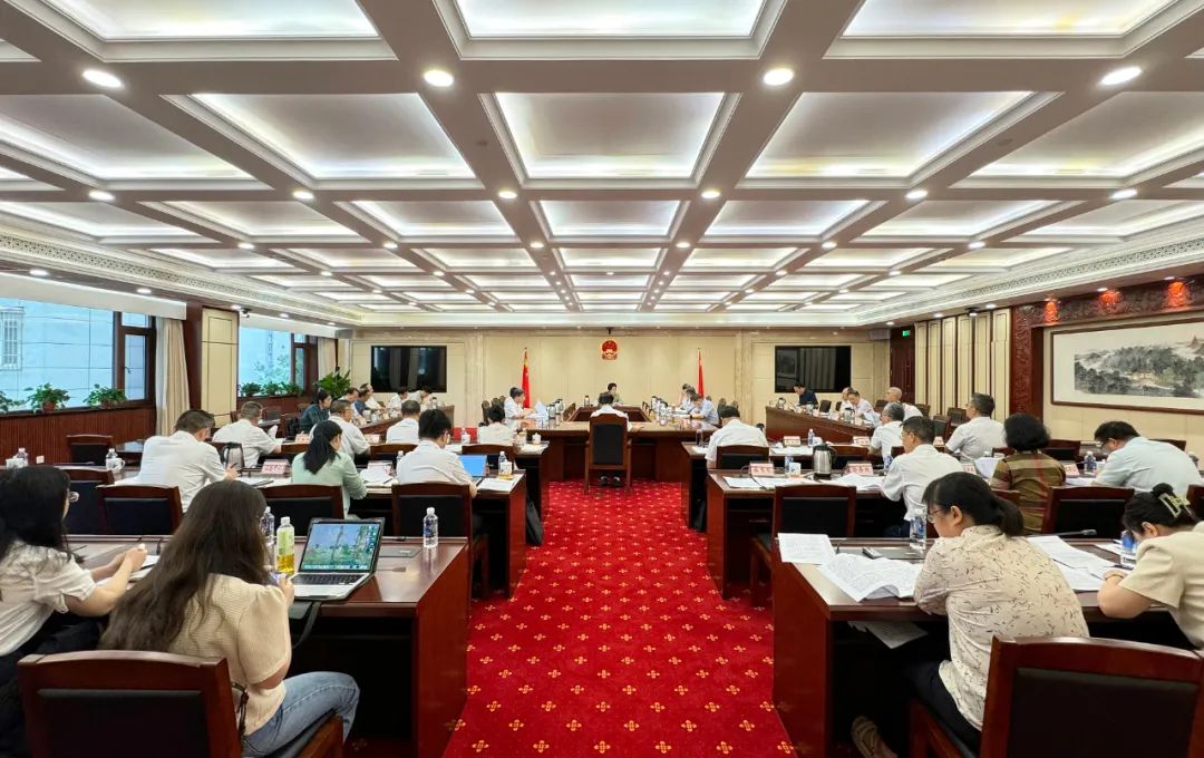 十四屆省人大常委會舉行第三十三次主任會議