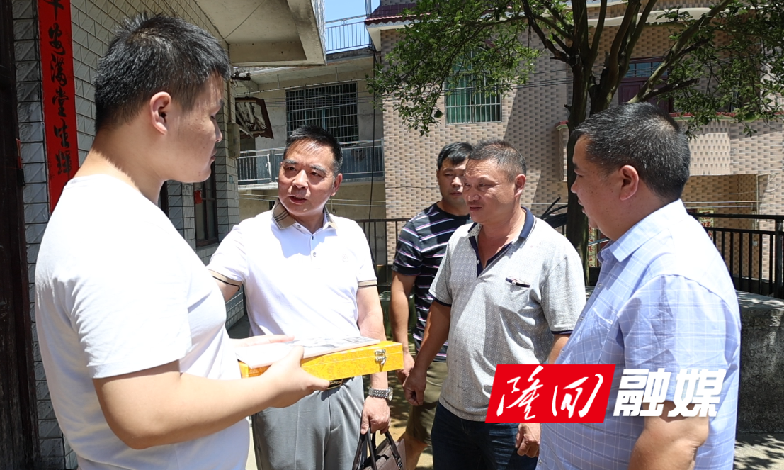 袁吉六文化教育研究院携手县民政局慰问高考励志少年刘科(图1)