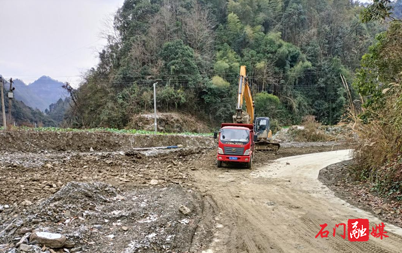 太平镇:把握枯水契机 全力推进河道清淤1.jpg 太平镇:把握枯水契机 全力推进河道清淤1.jpg