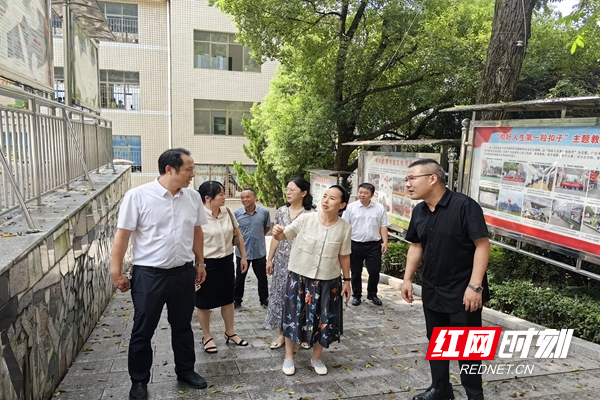 副市长督导开学图片.jpg