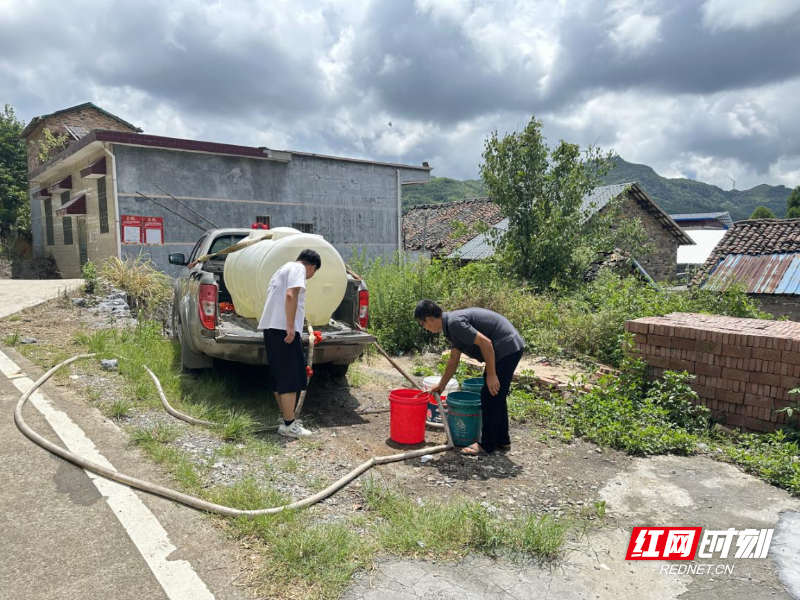 镇南乡人大：人大代表心系群众用水难题图片图片2.jpg