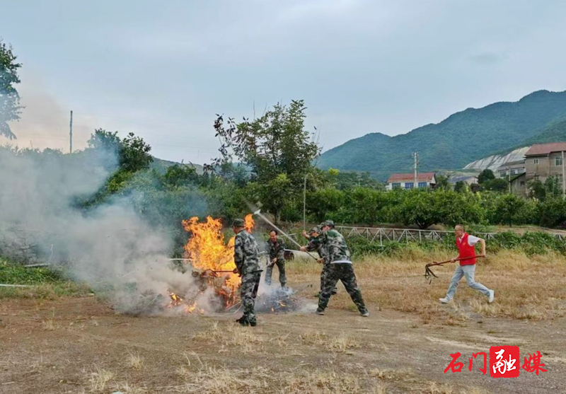 新关镇开展森林防灭火应急演练1.jpg 新关镇开展森林防灭火应急演练1.jpg