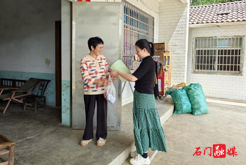 新铺镇：浓浓中秋情 慰问暖人心1.jpg