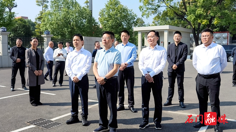 市人大常委会视察组来石视察重点民生实事项目实施情况1.jpg 市人大常委会视察组来石视察重点民生实事项目实施情况1.jpg