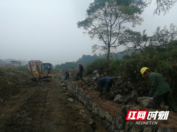 城步：秋冬水利建设忙 夯实农业生产基础2.jpg