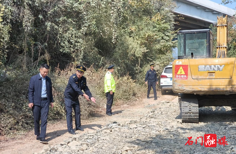 维新镇:修复高速损毁“出行路”,铺就群众安全“民生路”1.jpg 维新镇:修复高速损毁“出行路”,铺就群众安全“民生路”1.jpg