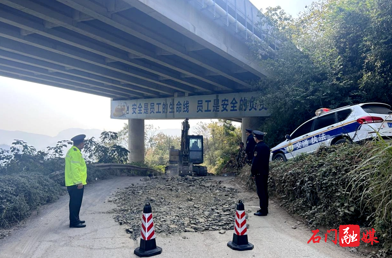 维新镇:修复高速损毁“出行路”,铺就群众安全“民生路”2.jpg 维新镇:修复高速损毁“出行路”,铺就群众安全“民生路”2.jpg