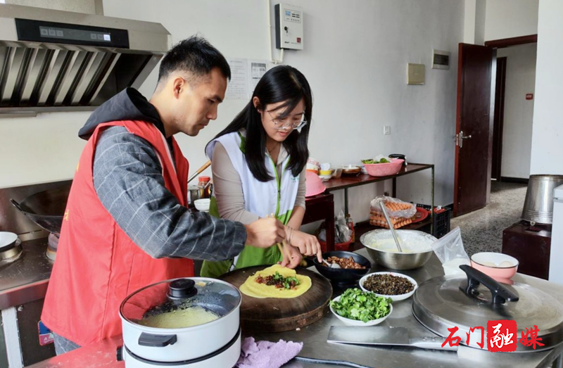 皂市镇:敬老院的“美味”时光1.jpg 皂市镇:敬老院的“美味”时光1.jpg