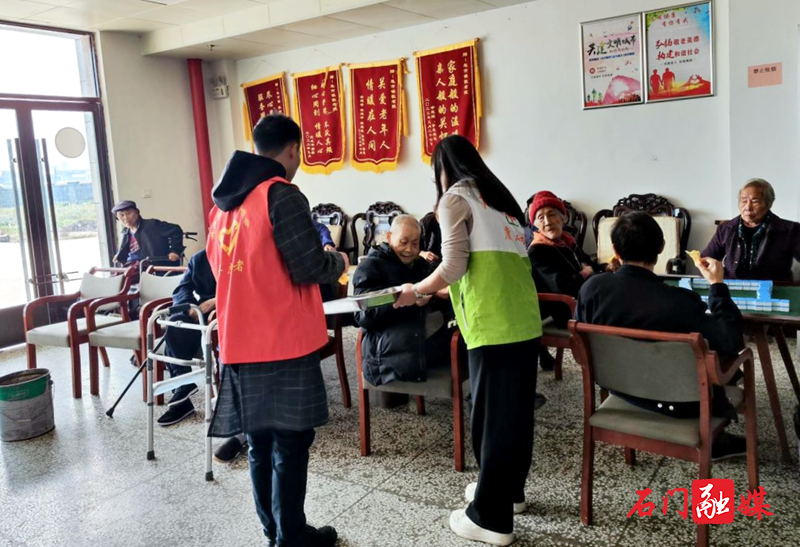 皂市镇:敬老院的“美味”时光2.jpg 皂市镇:敬老院的“美味”时光2.jpg