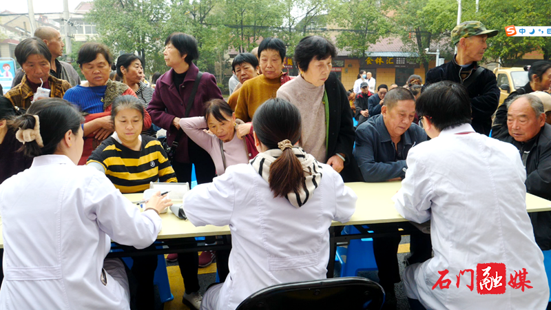 县人民医院开展世界糖尿病日科普教育公益活动2.png 县人民医院开展世界糖尿病日科普教育公益活动2.png