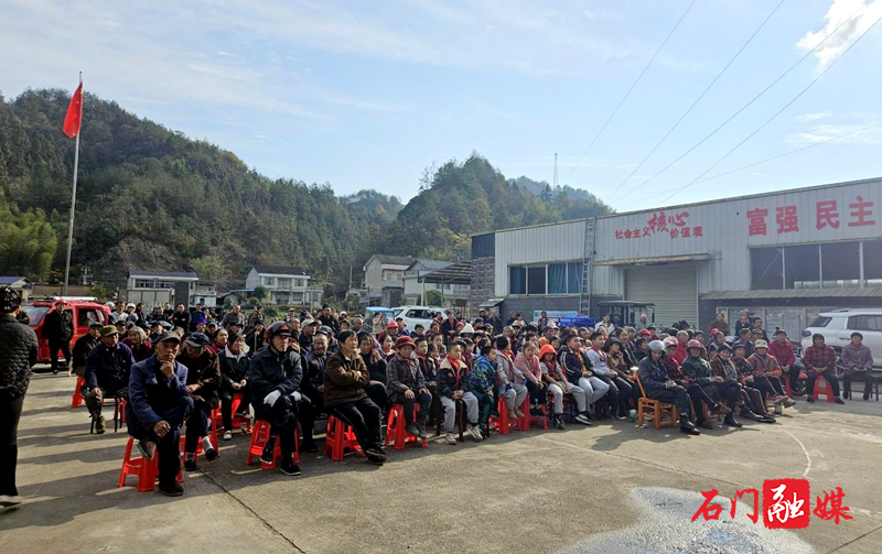石门县2024年“送戏下乡”到太平镇进行文化惠民演出2.jpg 石门县2024年“送戏下乡”到太平镇进行文化惠民演出2.jpg