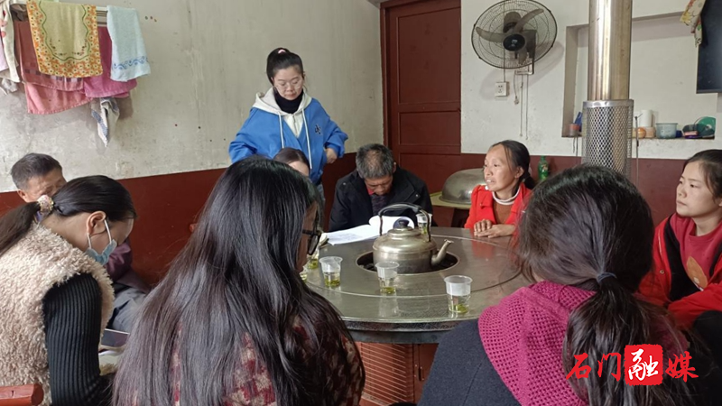 蒙泉镇:开展医保政策宣传助力乡村振兴1.jpg 蒙泉镇:开展医保政策宣传助力乡村振兴1.jpg