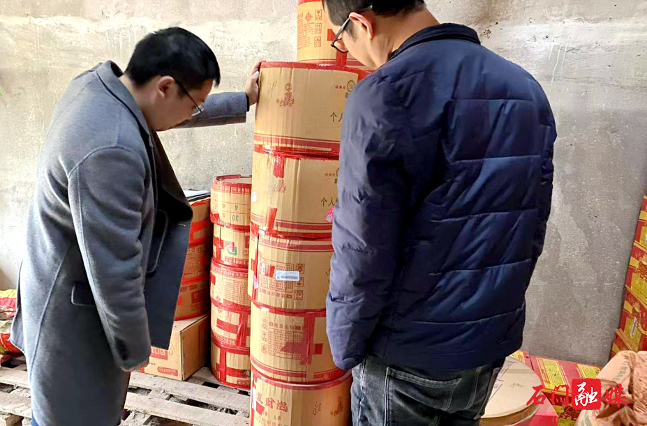 蒙泉镇:烟花爆竹严排查, 消除隐患保安全1.jpg 蒙泉镇:烟花爆竹严排查, 消除隐患保安全1.jpg