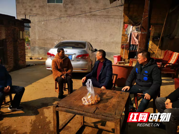 简篇-邵阳市一中:暖心慰问,凝聚人心 简篇-邵阳市一中:暖心慰问,凝聚人心