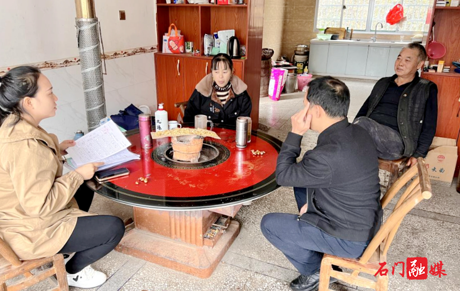 壶瓶山镇:严抓低保复核 筑牢民生保障线1.jpg 壶瓶山镇:严抓低保复核 筑牢民生保障线1.jpg