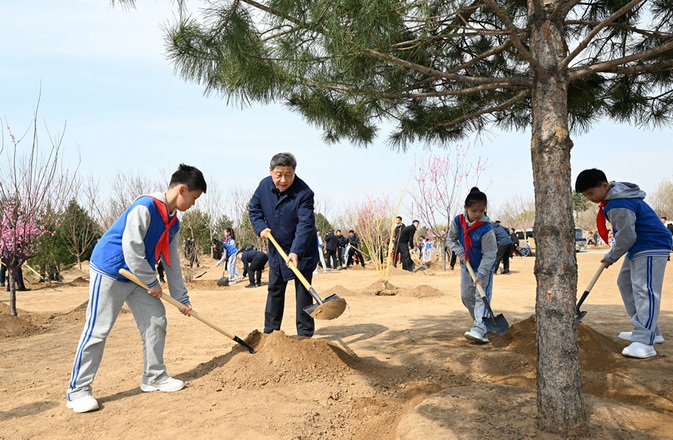 党和国家领导人参加首都义务植树活动