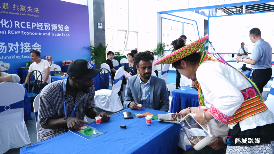 鹤城区： 15 家本地企业参展 RCEP 经贸博览会.mp4_000019.942.png
