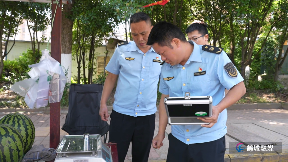 初编 鹤城 市场检查缺斤少两.mp4_000011.966.png
