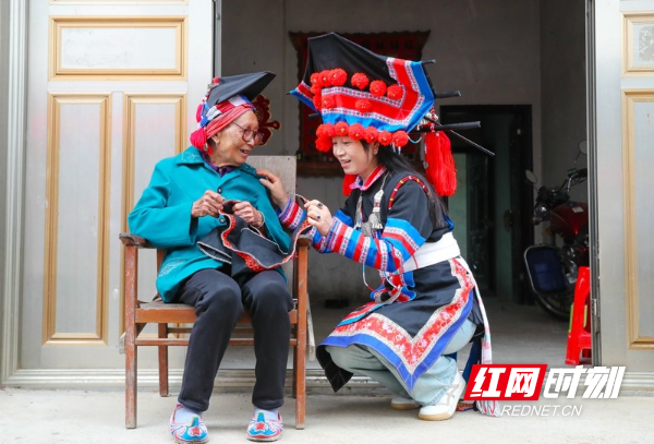 湖南新田：传承瑶绣 助农增收8_.jpg