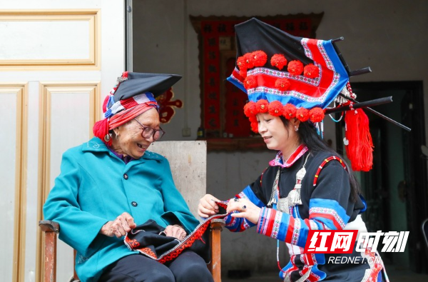 湖南新田：传承瑶绣 助农增收7_.jpg