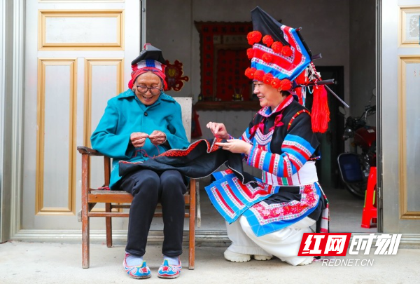 湖南新田：传承瑶绣 助农增收4_.jpg