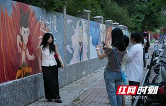 南华里网红墙成市民拍照新宠