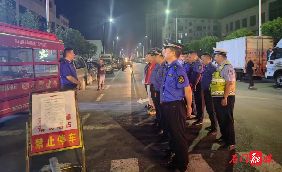 县城管执法局:大力规范曹家棚农贸市场赶集日经营秩序1.jpg 县城管执法局:大力规范曹家棚农贸市场赶集日经营秩序1.jpg