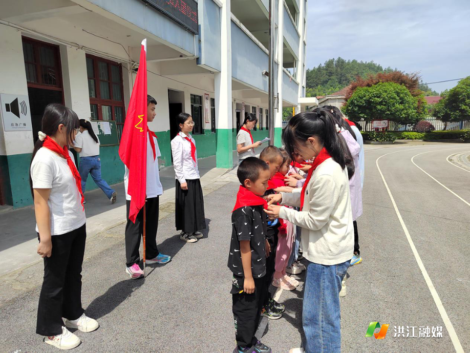 湾溪乡中心学校.png