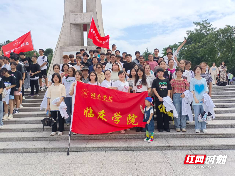红土地上的育心人 (2).jpg