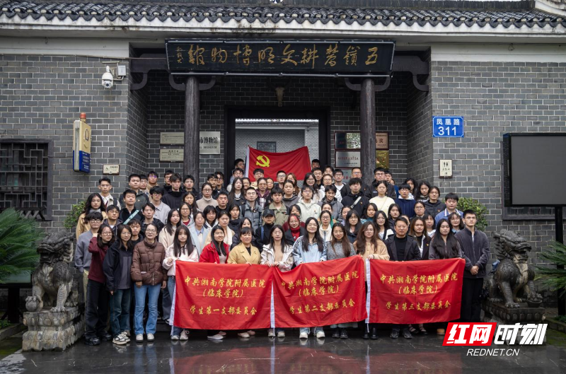 红土地上的育心人 (1).png