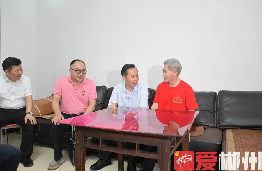 暖心走访送关怀 党的温暖润心田